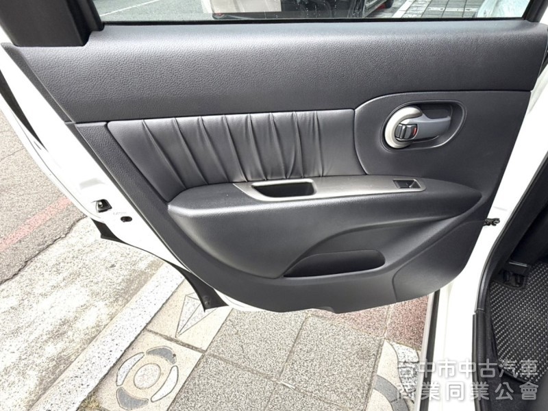 2018年 Nissan Livina 1.6 豪華版 恆溫 原廠影音 車頂行李架 舒適大空間 市場熱銷五門掀背小休旅