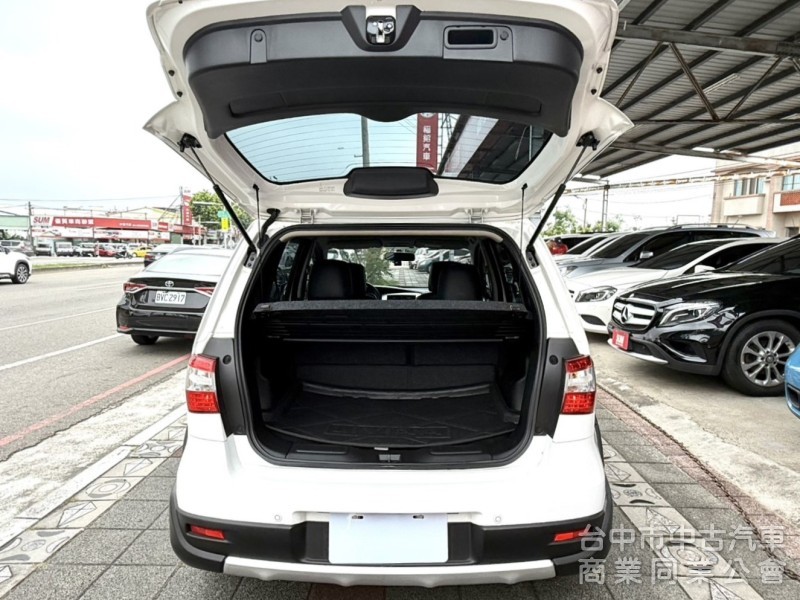 2018年 Nissan Livina 1.6 豪華版 恆溫 原廠影音 車頂行李架 舒適大空間 市場熱銷五門掀背小休旅