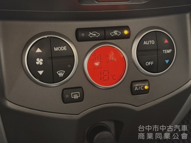 2017年 Nissan Livina 1.6 旗艦版 原鈑件 恆溫 車頂行李架 I-Key 省油大空間 優質代步車首選