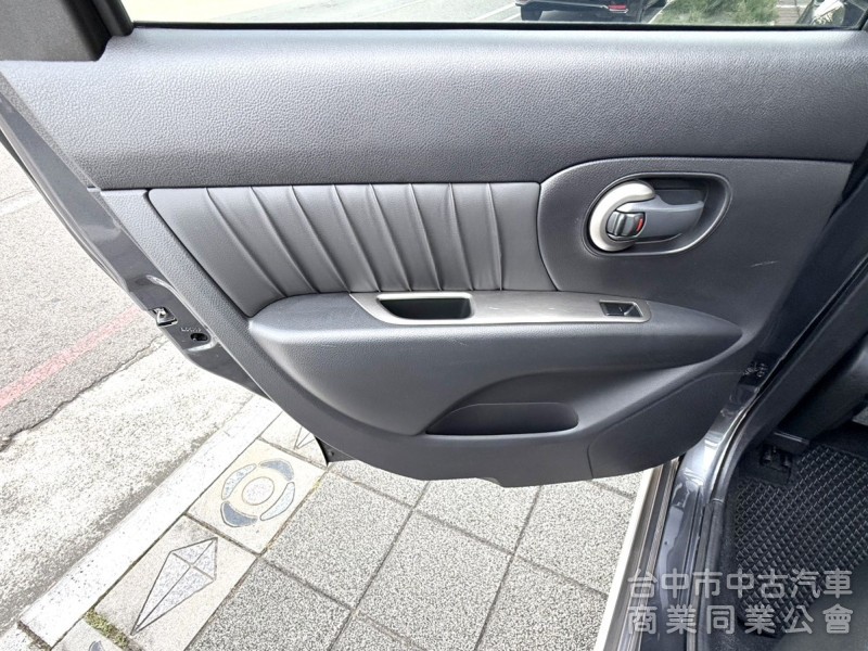 2017年 Nissan Livina 1.6 旗艦版 原鈑件 恆溫 車頂行李架 I-Key 省油大空間 優質代步車首選