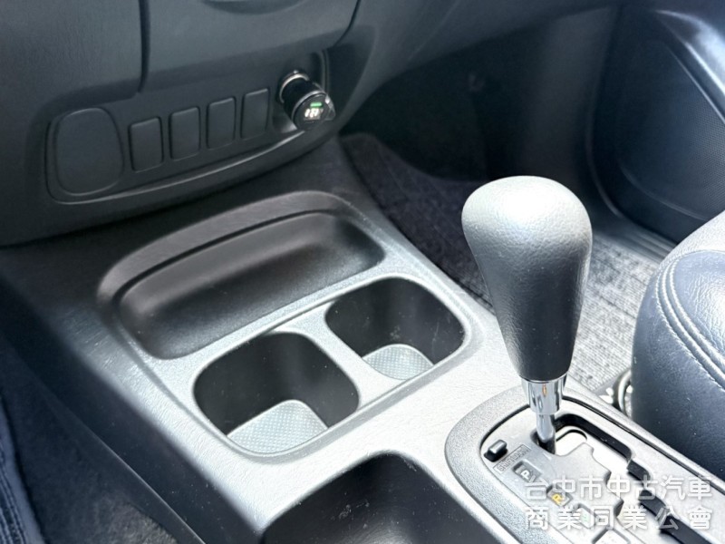 2012年 TOYOTA INNOVA 2.0 自排 J版 原鈑件 只跑8萬公里 衛星導航 加裝皮椅 鋁圈 客貨兩用車