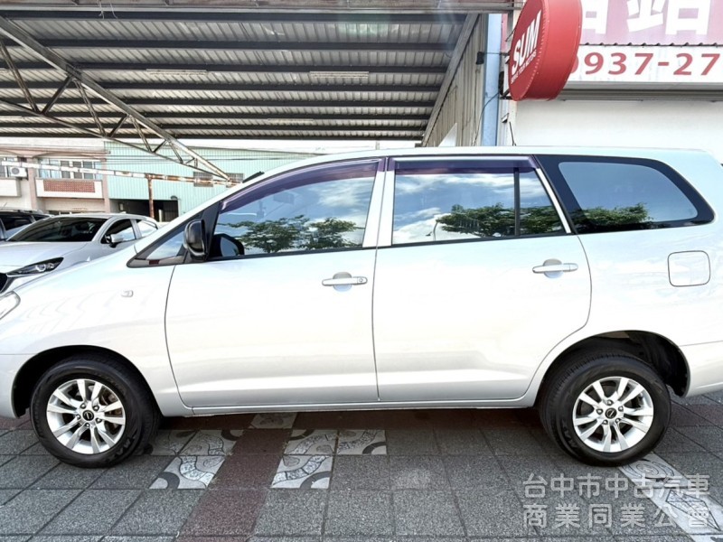 2012年 TOYOTA INNOVA 2.0 自排 J版 原鈑件 只跑8萬公里 衛星導航 加裝皮椅 鋁圈 客貨兩用車