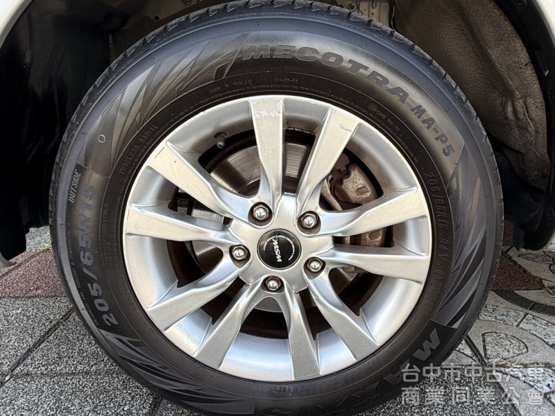 2012年 TOYOTA INNOVA 2.0 自排 J版 原鈑件 只跑8萬公里 衛星導航 加裝皮椅 鋁圈 客貨兩用車