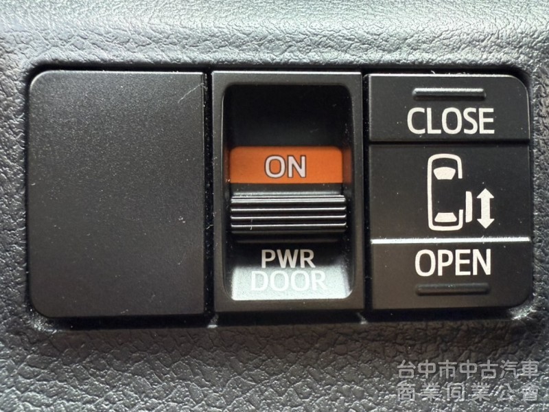 2022年 Toyota Sienta 5人座 1.8 豪華+版 原鈑件 I-Key 恆溫 電動側滑門 國產跨界休旅車