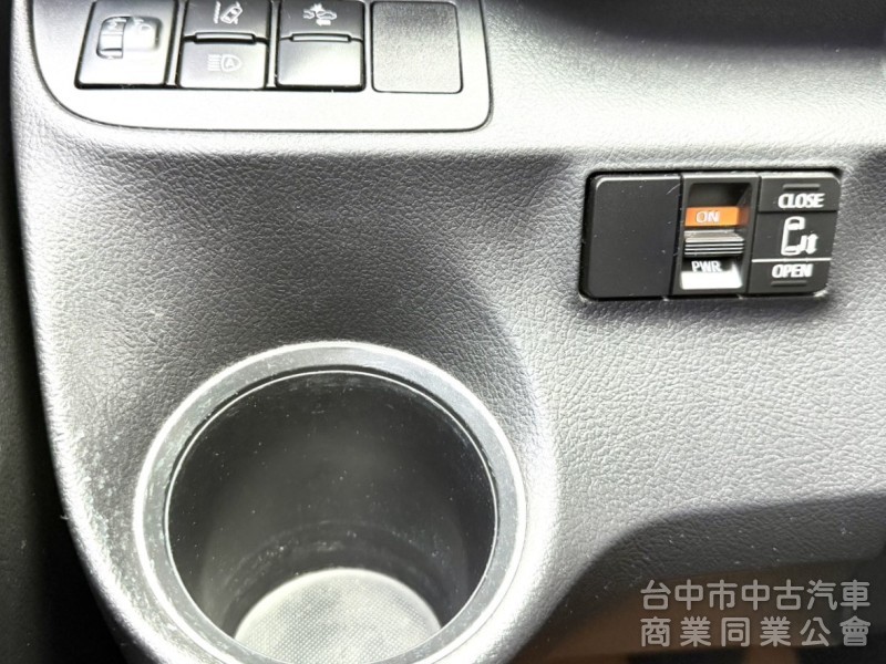 2022年 Toyota Sienta 5人座 1.8 豪華+版 原鈑件 I-Key 恆溫 電動側滑門 國產跨界休旅車