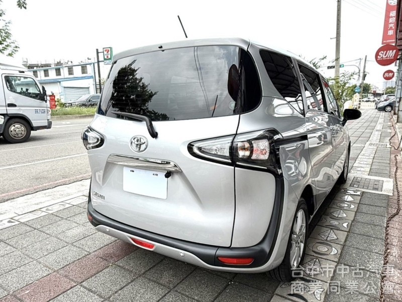 2022年 Toyota Sienta 5人座 1.8 豪華+版 原鈑件 I-Key 恆溫 電動側滑門 國產跨界休旅車