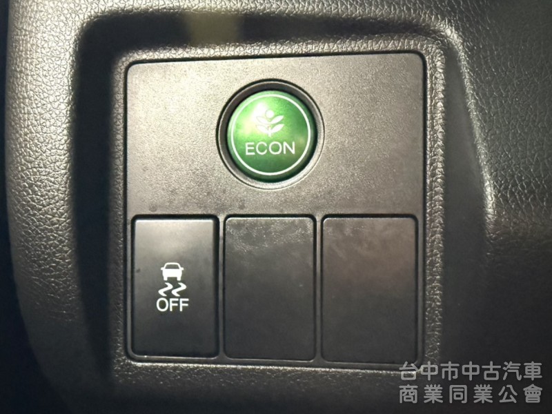 2017年式 Honda HR-V 1.8 頂級S版 原鈑件 僅跑5萬公里 加裝環景系統 適合在都市穿梭跨界輕休旅