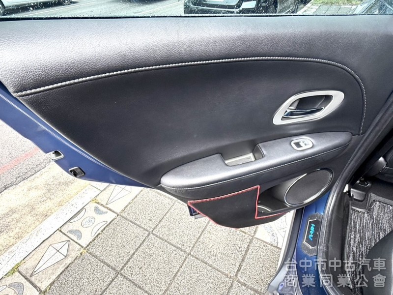 2017年式 Honda HR-V 1.8 頂級S版 原鈑件 僅跑5萬公里 加裝環景系統 適合在都市穿梭跨界輕休旅