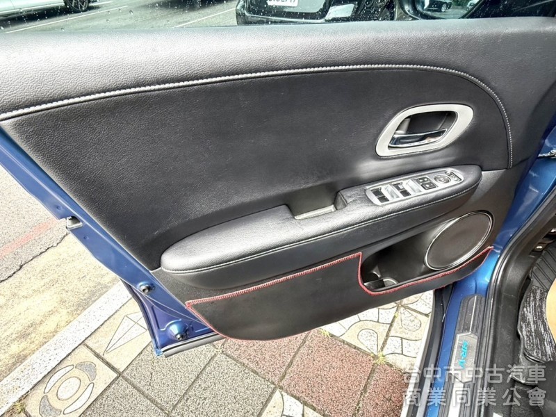 2017年式 Honda HR-V 1.8 頂級S版 原鈑件 僅跑5萬公里 加裝環景系統 適合在都市穿梭跨界輕休旅