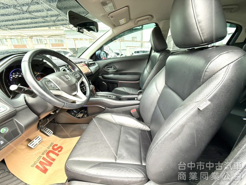 2017年式 Honda HR-V 1.8 頂級S版 原鈑件 僅跑5萬公里 加裝環景系統 適合在都市穿梭跨界輕休旅