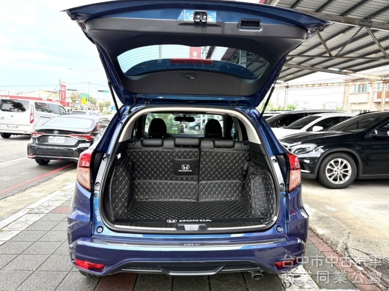 2017年式 Honda HR-V 1.8 頂級S版 原鈑件 僅跑5萬公里 加裝環景系統 適合在都市穿梭跨界輕休旅