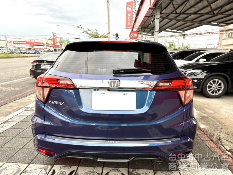 2017年式 Honda HR-V 1.8 頂級S版 原鈑件 僅跑5萬公里 加裝環景系統 適合在都市穿梭跨界輕休旅