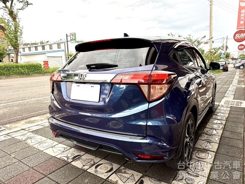 2017年式 Honda HR-V 1.8 頂級S版 原鈑件 僅跑5萬公里 加裝環景系統 適合在都市穿梭跨界輕休旅