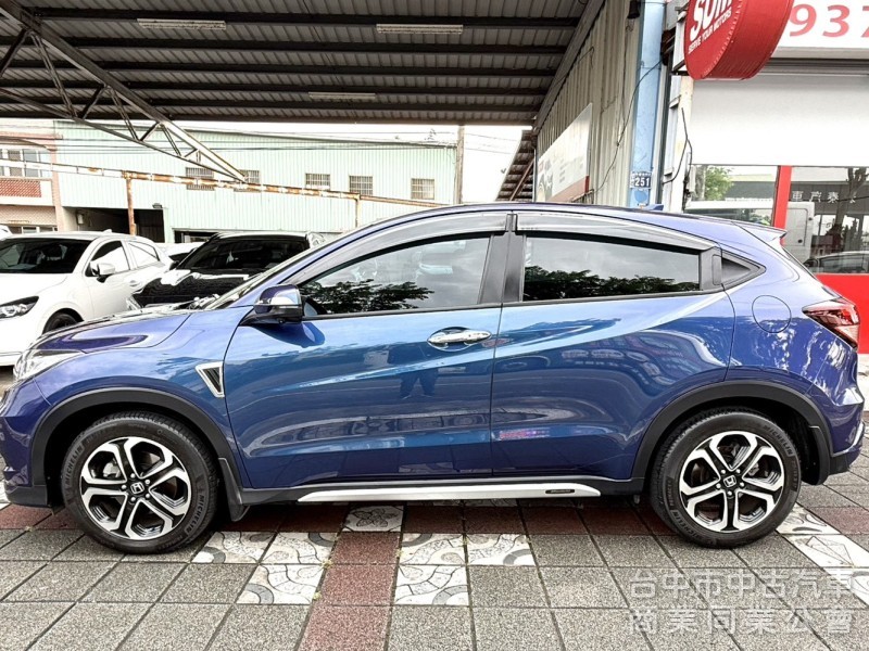 2017年式 Honda HR-V 1.8 頂級S版 原鈑件 僅跑5萬公里 加裝環景系統 適合在都市穿梭跨界輕休旅
