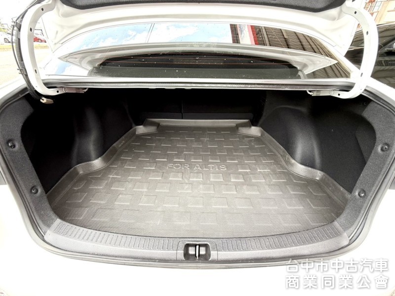 2023年 Toyota Altis 1.8 尊爵版 原鈑件 里程3萬 ACC I-Key 定速 車道偏離 熱門房車首選