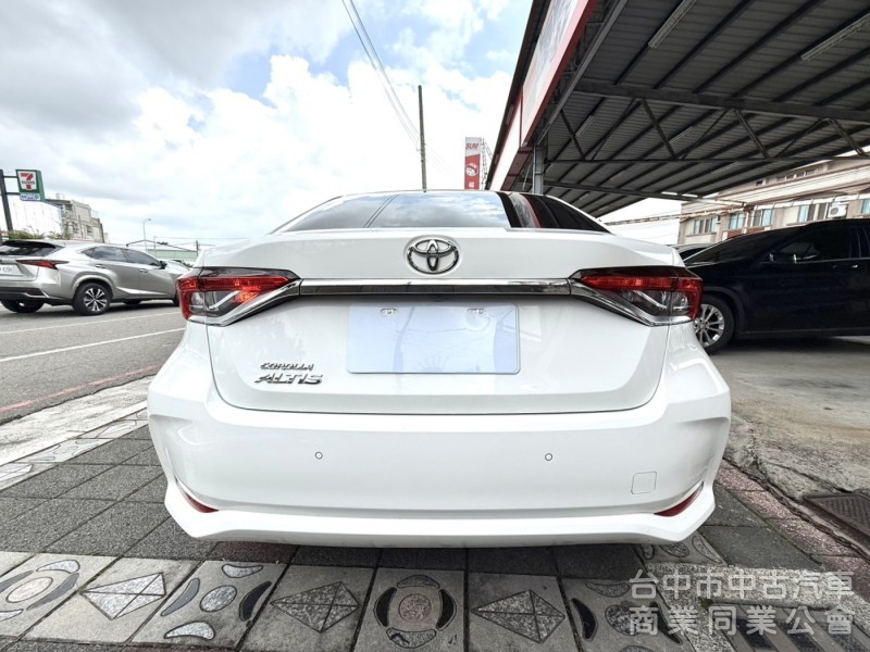 2023年 Toyota Altis 1.8 尊爵版 原鈑件 里程3萬 ACC I-Key 定速 車道偏離 熱門房車首選
