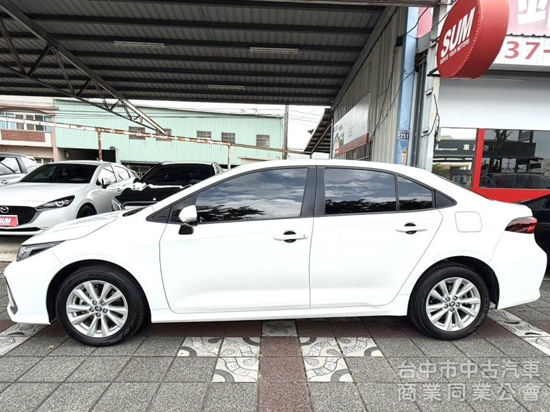 2023年 Toyota Altis 1.8 尊爵版 原鈑件 里程3萬 ACC I-Key 定速 車道偏離 熱門房車首選