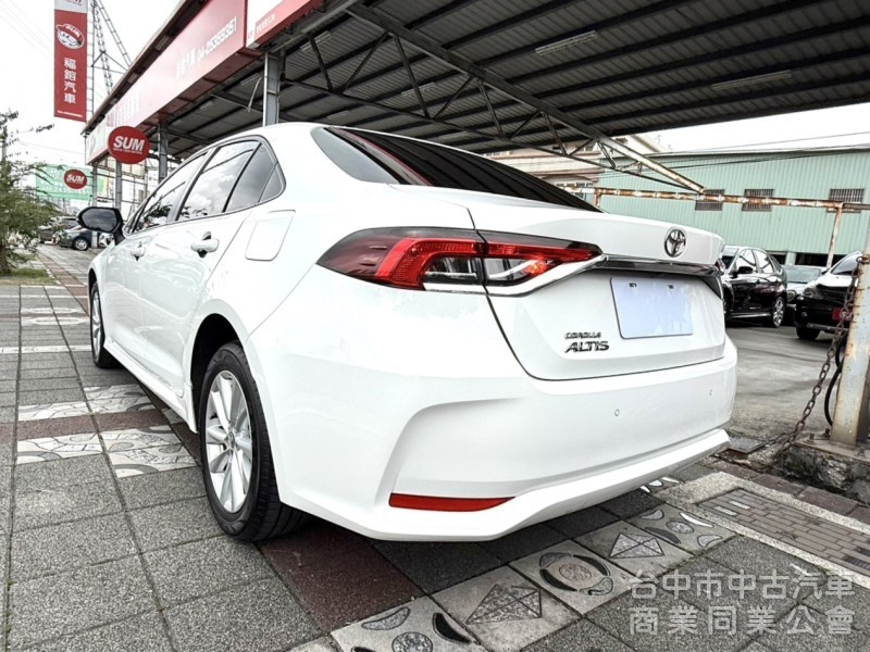 2023年 Toyota Altis 1.8 尊爵版 原鈑件 里程3萬 ACC I-Key 定速 車道偏離 熱門房車首選
