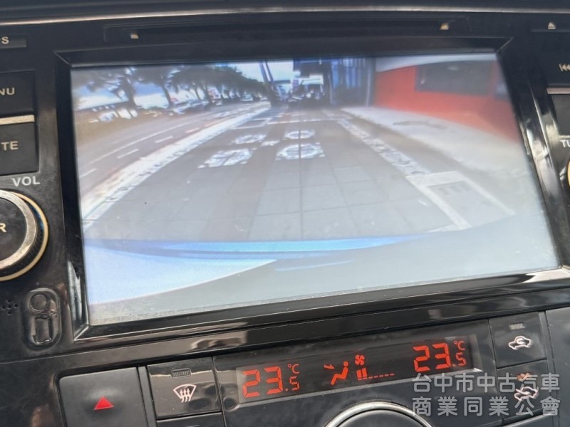 2015年 Nissan TIIDA 5D 1.6 豪華影音版 原鈑件 恆溫 I-Key 盲點偵測 大空間大省油好代步