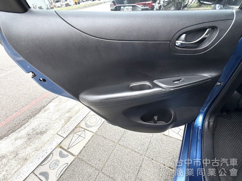 2015年 Nissan TIIDA 5D 1.6 豪華影音版 原鈑件 恆溫 I-Key 盲點偵測 大空間大省油好代步