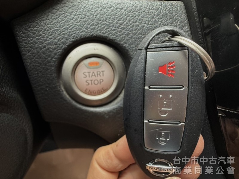 2015年 Nissan TIIDA 5D 1.6 豪華影音版 原鈑件 恆溫 I-Key 盲點偵測 大空間大省油好代步