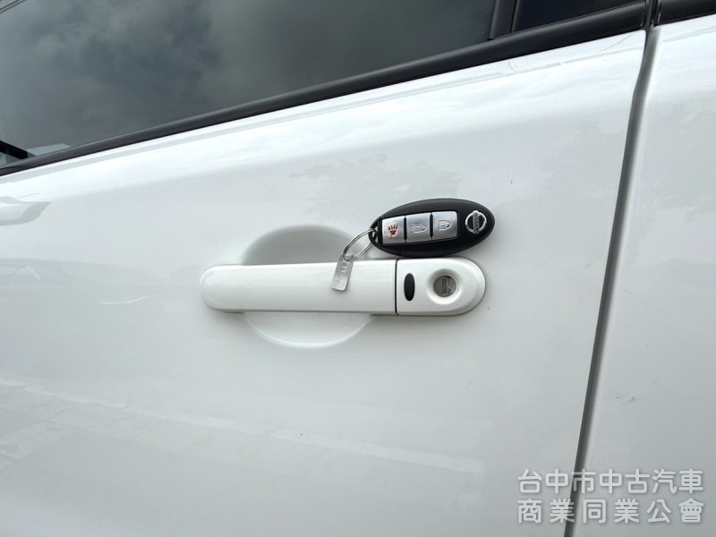 2018年 Nissan LIVINA 1.6 旗艦版 原鈑件 恆溫空調 I-Key 盲點偵測 乘坐舒適 跨界小休旅
