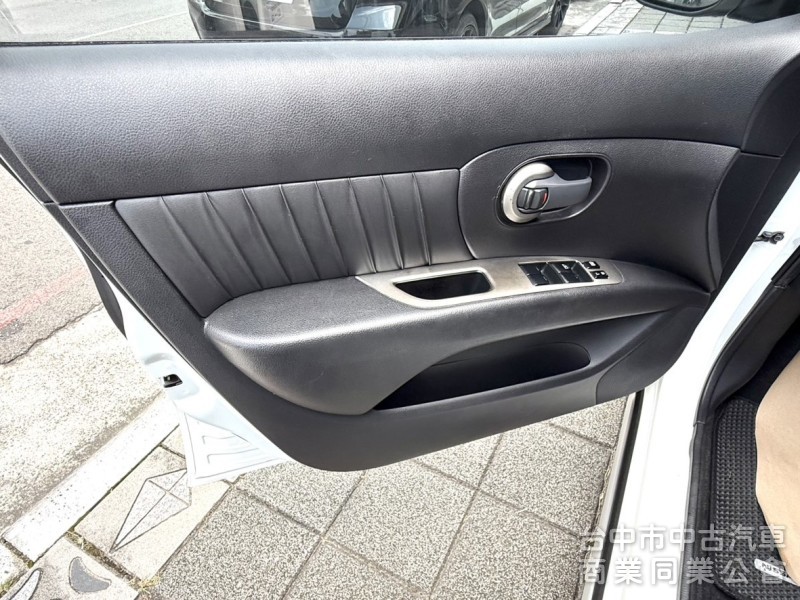 2018年 Nissan LIVINA 1.6 旗艦版 原鈑件 恆溫空調 I-Key 盲點偵測 乘坐舒適 跨界小休旅