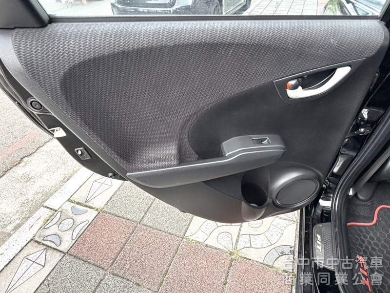 2012年 Honda Fit  1.5 VTi-S 原鈑件 恆溫空調 定速巡航 換檔撥片 日常通勤代步 實用小車首選 