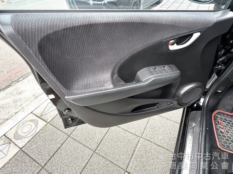 2012年 Honda Fit  1.5 VTi-S 原鈑件 恆溫空調 定速巡航 換檔撥片 日常通勤代步 實用小車首選 