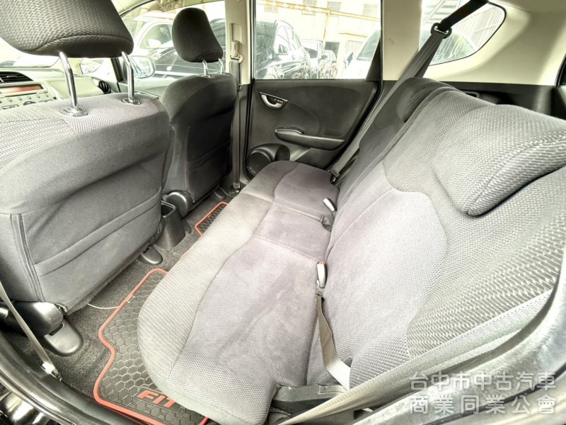2012年 Honda Fit  1.5 VTi-S 原鈑件 恆溫空調 定速巡航 換檔撥片 日常通勤代步 實用小車首選 