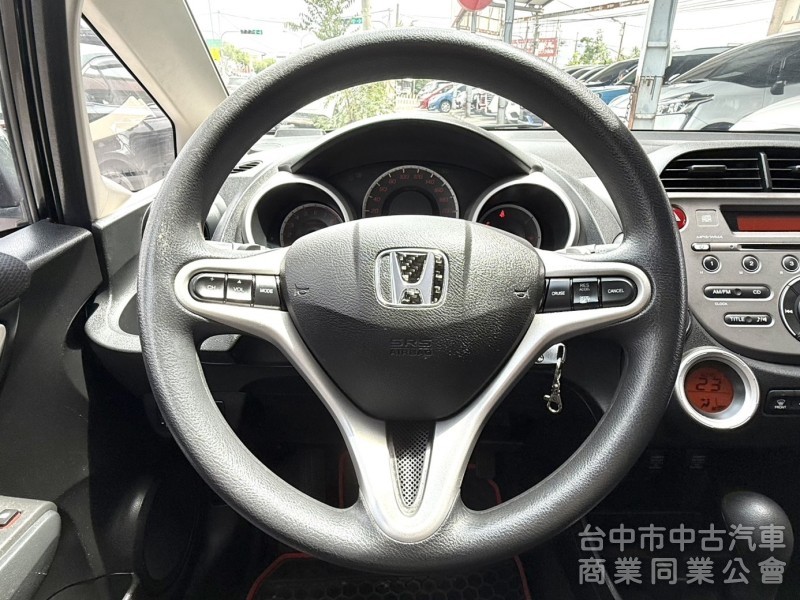 2012年 Honda Fit  1.5 VTi-S 原鈑件 恆溫空調 定速巡航 換檔撥片 日常通勤代步 實用小車首選 