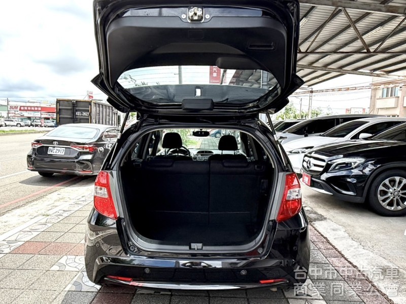 2012年 Honda Fit  1.5 VTi-S 原鈑件 恆溫空調 定速巡航 換檔撥片 日常通勤代步 實用小車首選 