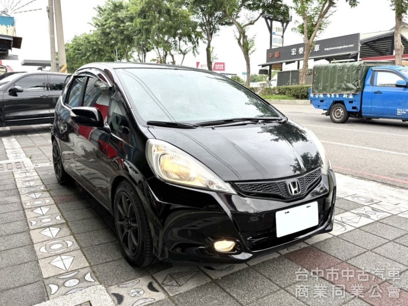 2012年 Honda Fit  1.5 VTi-S 原鈑件 恆溫空調 定速巡航 換檔撥片 日常通勤代步 實用小車首選 