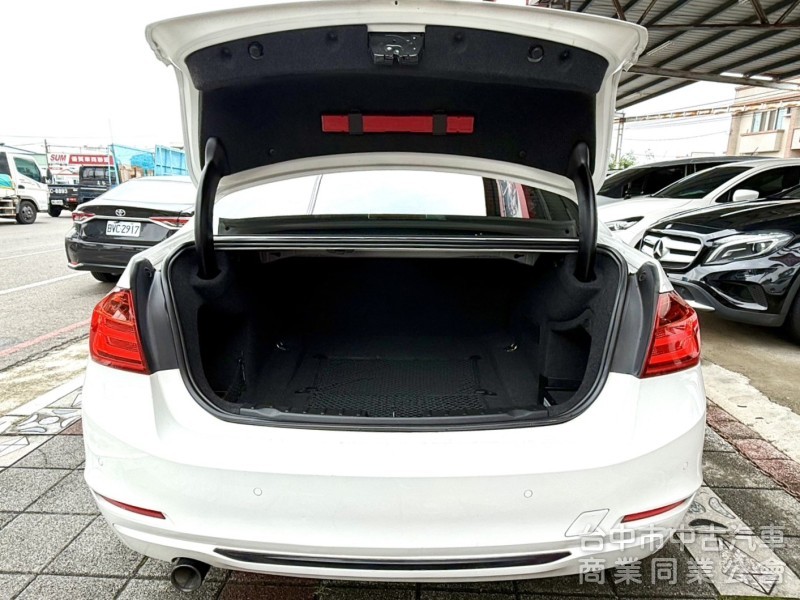 2013年 BMW Sedan 320i Sport 總代理 一手車 原鈑件 雙區恆溫 雙前座跑車座椅 免百萬 輕鬆入主
