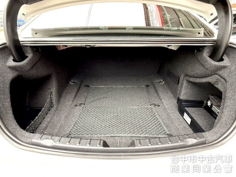 2013年 BMW Sedan 320i Sport 總代理 一手車 原鈑件 雙區恆溫 雙前座跑車座椅 免百萬 輕鬆入主