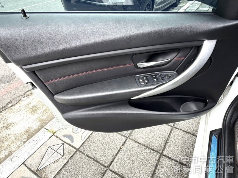 2013年 BMW Sedan 320i Sport 總代理 一手車 原鈑件 雙區恆溫 雙前座跑車座椅 免百萬 輕鬆入主