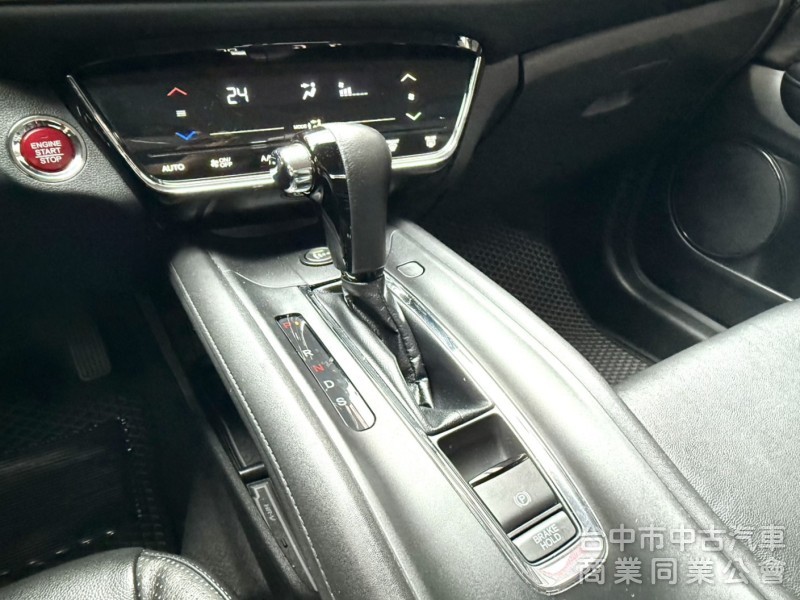 2017年 Honda HR-V 1.8 頂級S版 原鈑件 恆溫空調 I-Key 換檔撥片 靈活大空間 居家小休旅首選