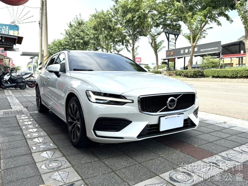 2024年式 Volvo V60 Plus B3 2.0 輕油電 原鈑件 僅跑2萬 ACC 環景  瑞典旅行車 原廠保固