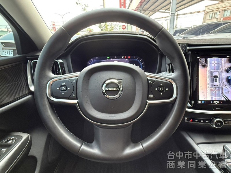 2024年式 Volvo V60 Plus B3 2.0 輕油電 原鈑件 僅跑2萬 ACC 環景  瑞典旅行車 原廠保固