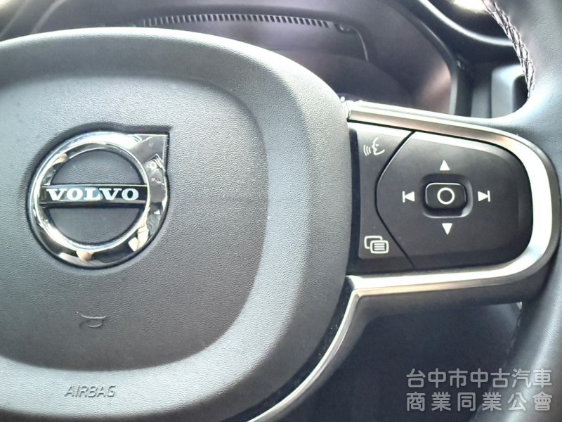 2024年式 Volvo V60 Plus B3 2.0 輕油電 原鈑件 僅跑2萬 ACC 環景  瑞典旅行車 原廠保固