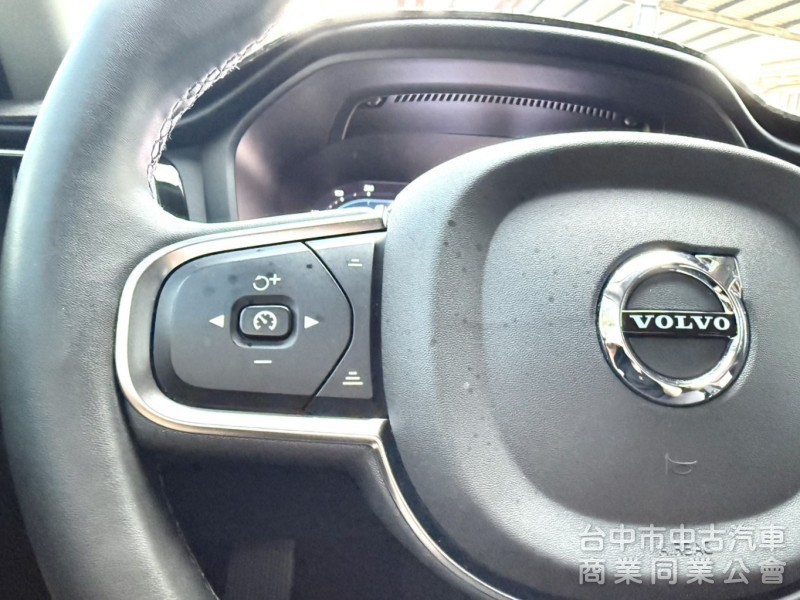 2024年式 Volvo V60 Plus B3 2.0 輕油電 原鈑件 僅跑2萬 ACC 環景  瑞典旅行車 原廠保固