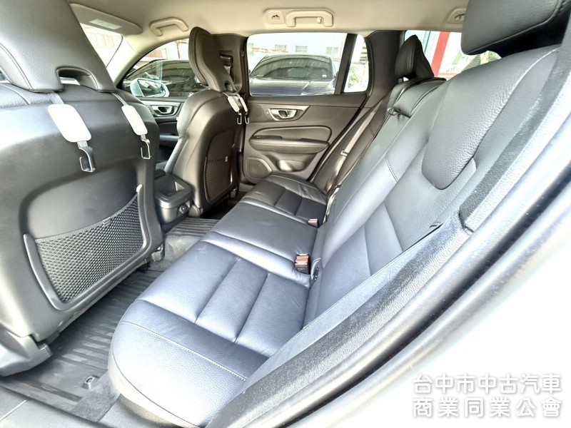 2024年式 Volvo V60 Plus B3 2.0 輕油電 原鈑件 僅跑2萬 ACC 環景  瑞典旅行車 原廠保固