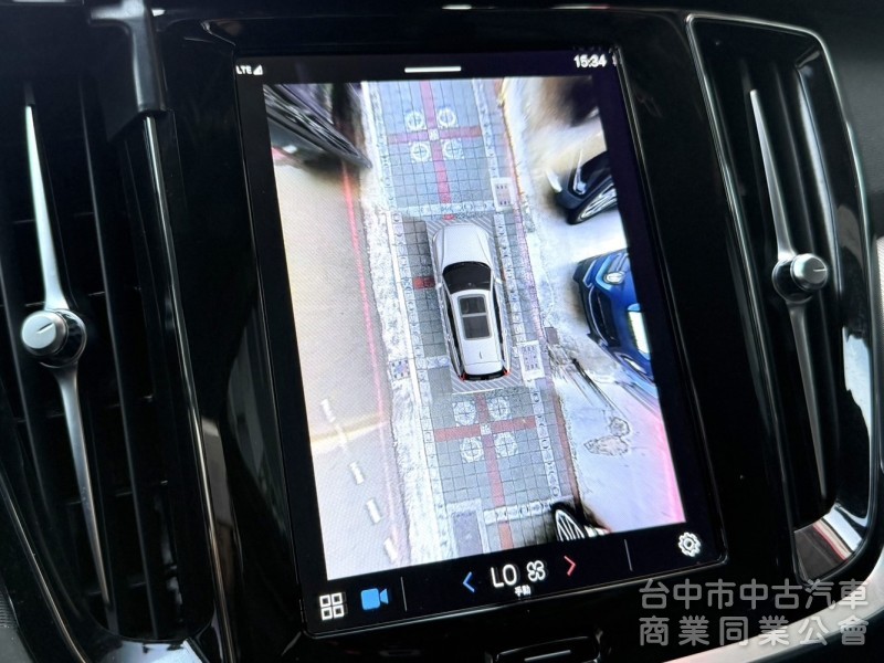 2024年式 Volvo V60 Plus B3 2.0 輕油電 原鈑件 僅跑2萬 ACC 環景  瑞典旅行車 原廠保固