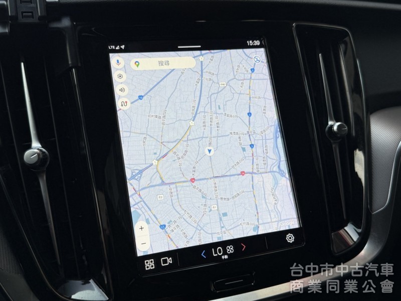 2024年式 Volvo V60 Plus B3 2.0 輕油電 原鈑件 僅跑2萬 ACC 環景  瑞典旅行車 原廠保固