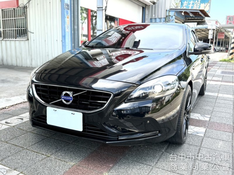 2016年式 Volvo V40 T3 豪華版 原鈑件 僅跑5萬公里 記憶電動座椅 自動停車 魅力十足 瑞典小坦克