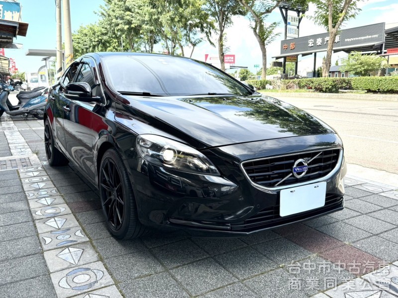 2016年式 Volvo V40 T3 豪華版 原鈑件 僅跑5萬公里 記憶電動座椅 自動停車 魅力十足 瑞典小坦克