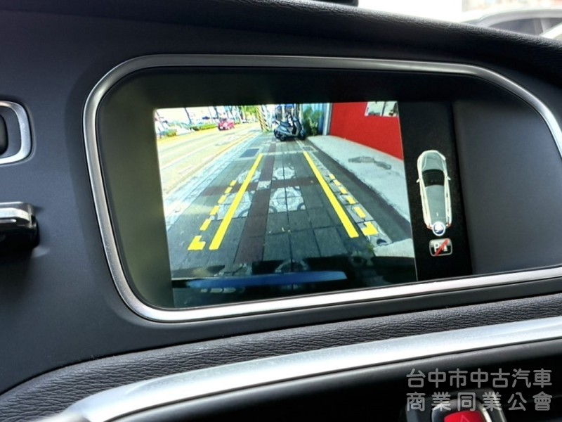 2016年式 Volvo V40 T3 豪華版 原鈑件 僅跑5萬公里 記憶電動座椅 自動停車 魅力十足 瑞典小坦克