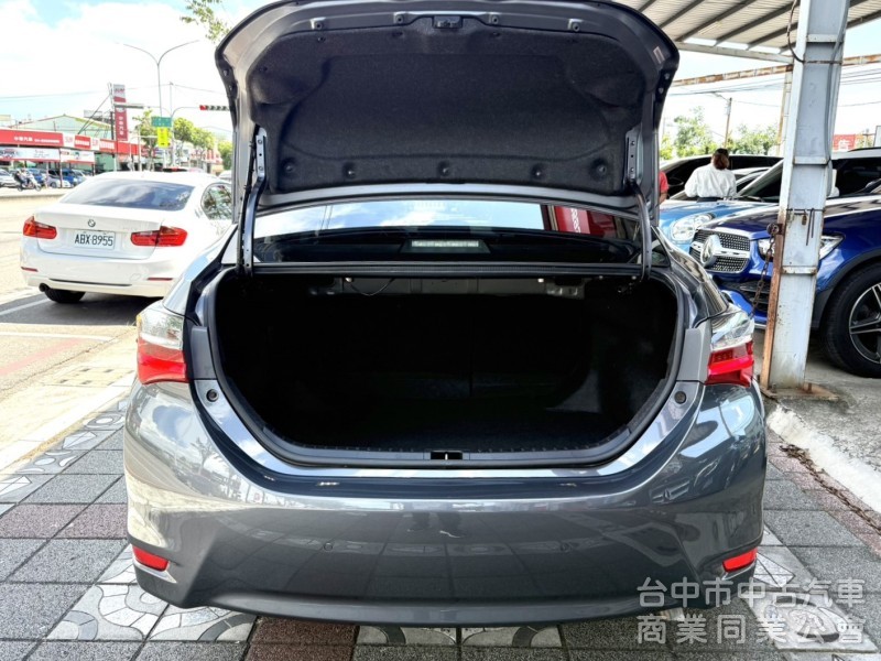 2018年 Toyota Altis 1.8 尊爵版 原鈑件 恆溫 I-Key 定速 盲點 最保值妥善率高的國民房車