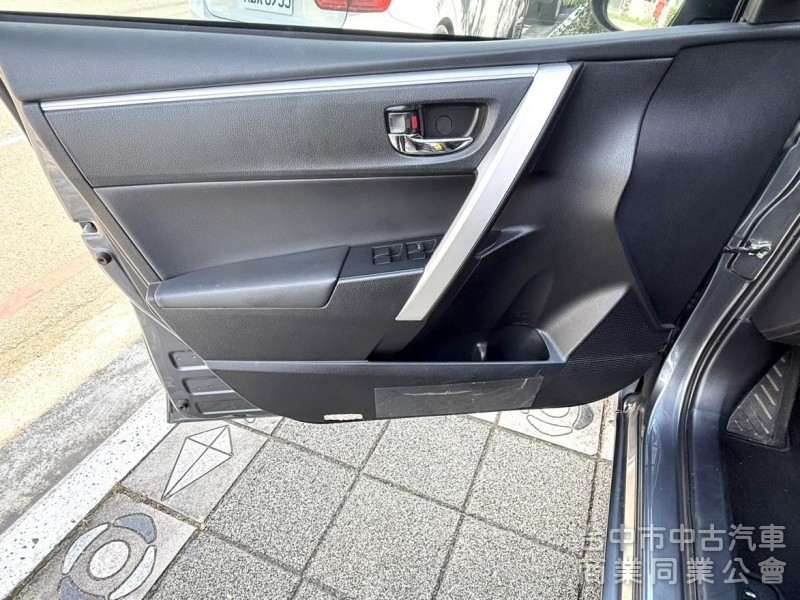 2018年 Toyota Altis 1.8 尊爵版 原鈑件 恆溫 I-Key 定速 盲點 最保值妥善率高的國民房車