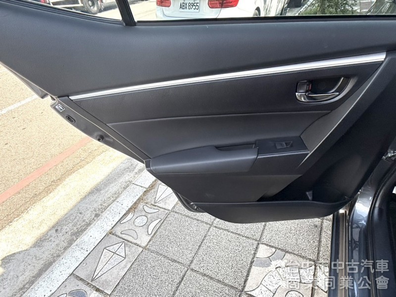2018年 Toyota Altis 1.8 尊爵版 原鈑件 恆溫 I-Key 定速 盲點 最保值妥善率高的國民房車